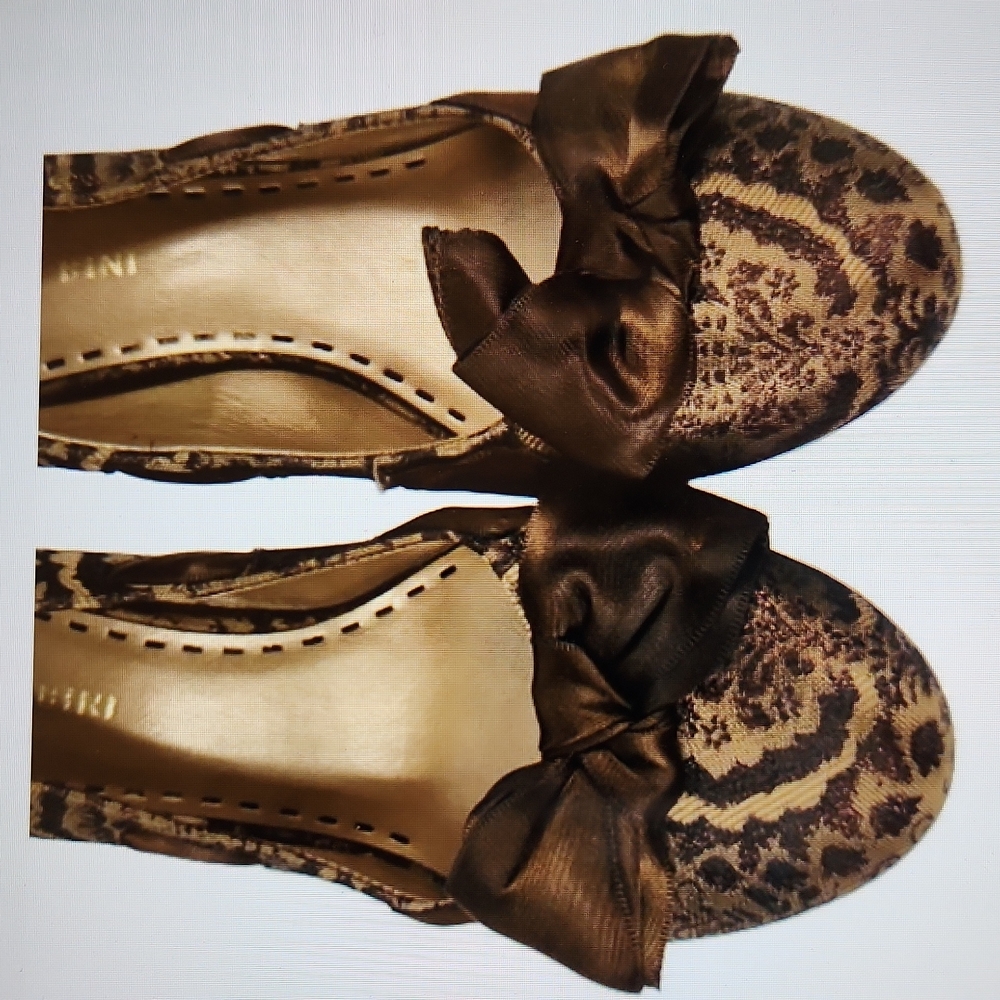 NWOT Gianni Brocade Heel 8